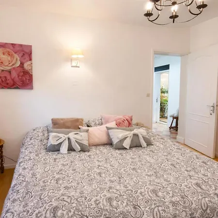 Au Coeur Des Acacias Bed and Breakfast *