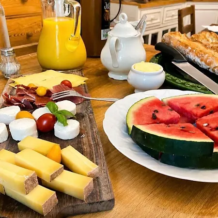 Au Coeur Des Acacias Bed and Breakfast *