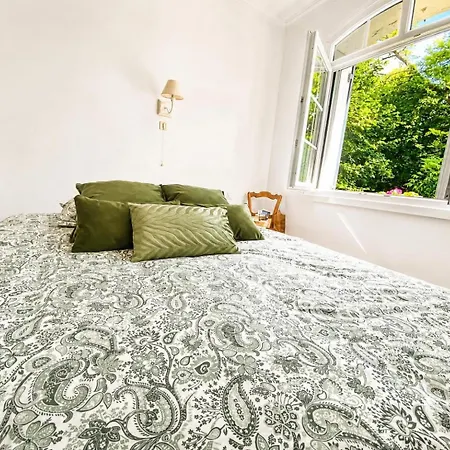 Au Coeur Des Acacias Bed and Breakfast
