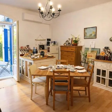 Bed and Breakfast Au Coeur Des Acacias *